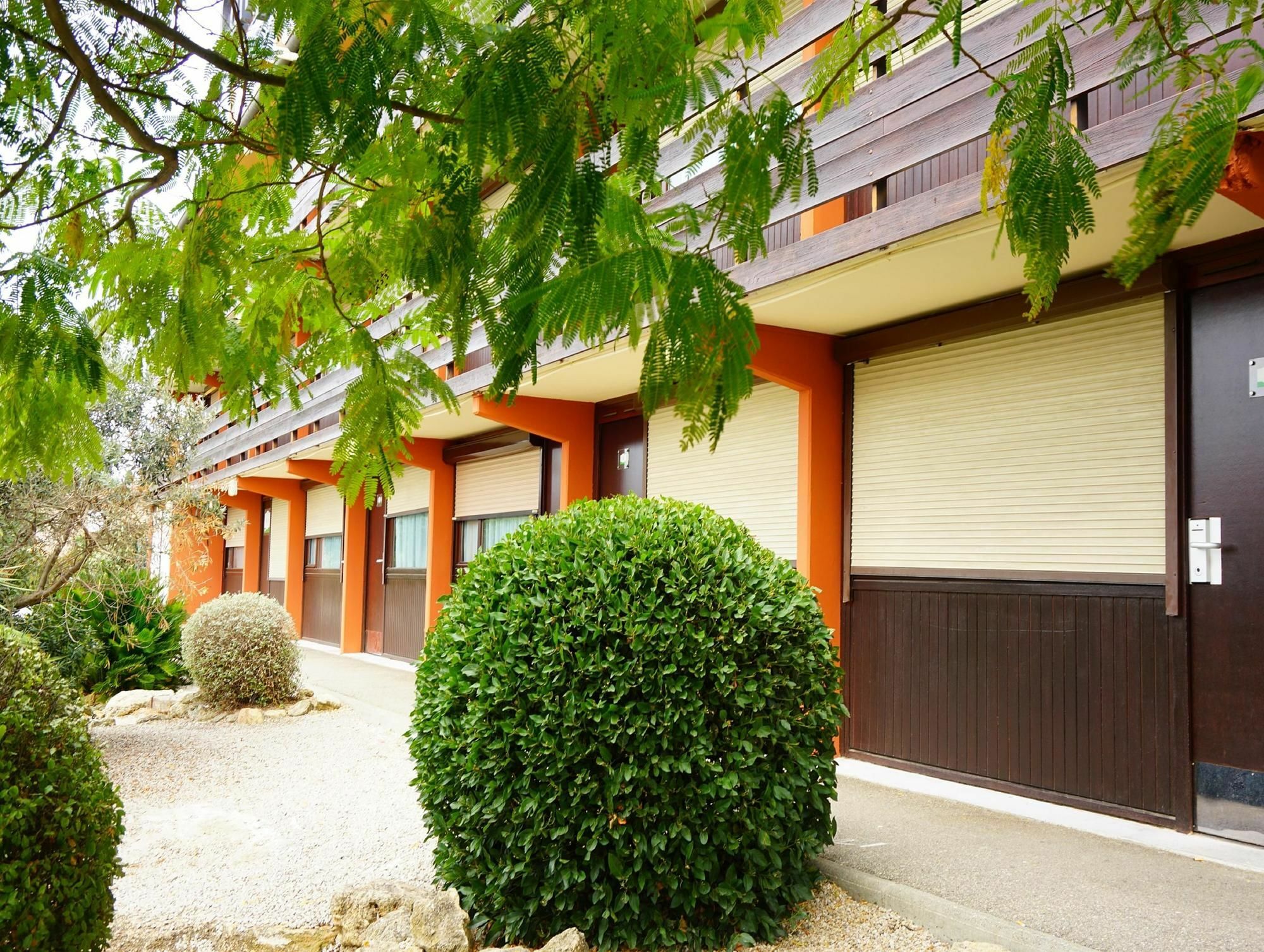 Hotel Campanile Salon-De-Provence Exterior foto